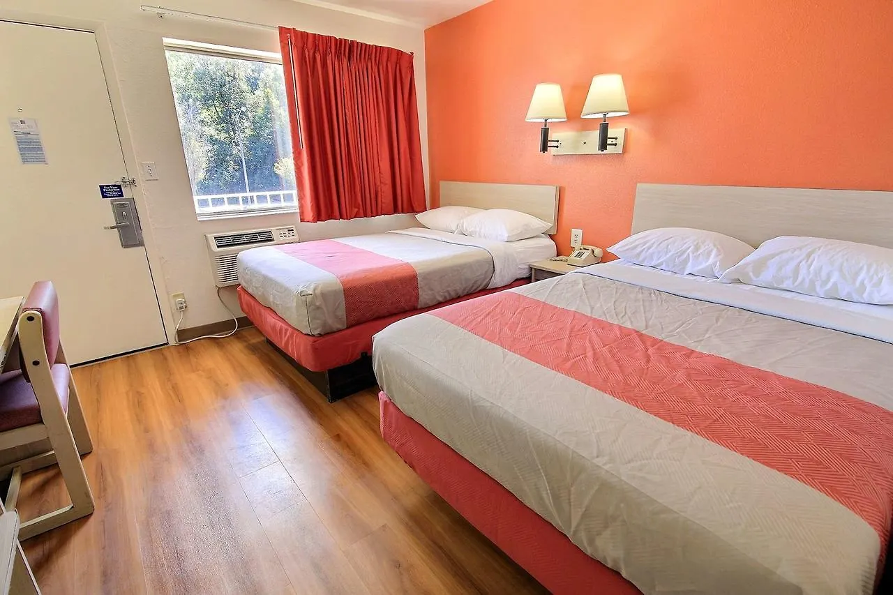 Motel 6 Williamsburg Hotel